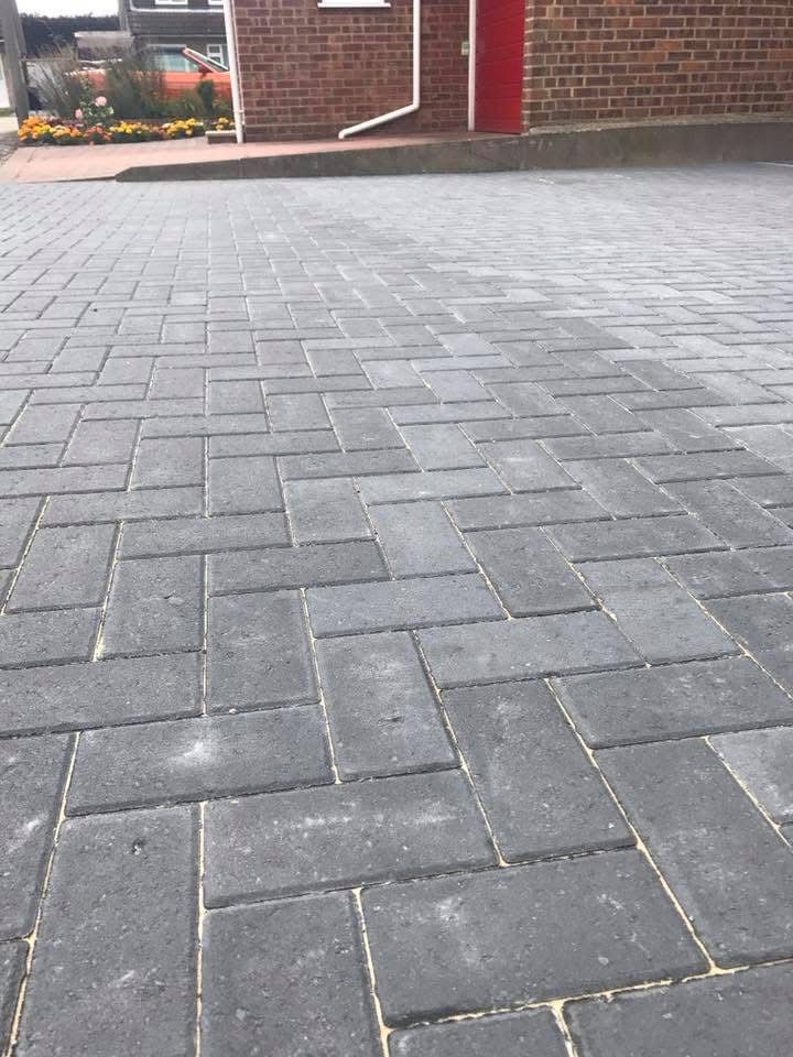 Block paving driveway installed in Essex by Andy Harragan & Sons
