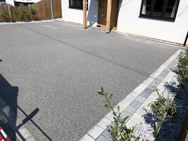 Resin bound gravel driveway installed in Essex by Andy Harragan & Sons