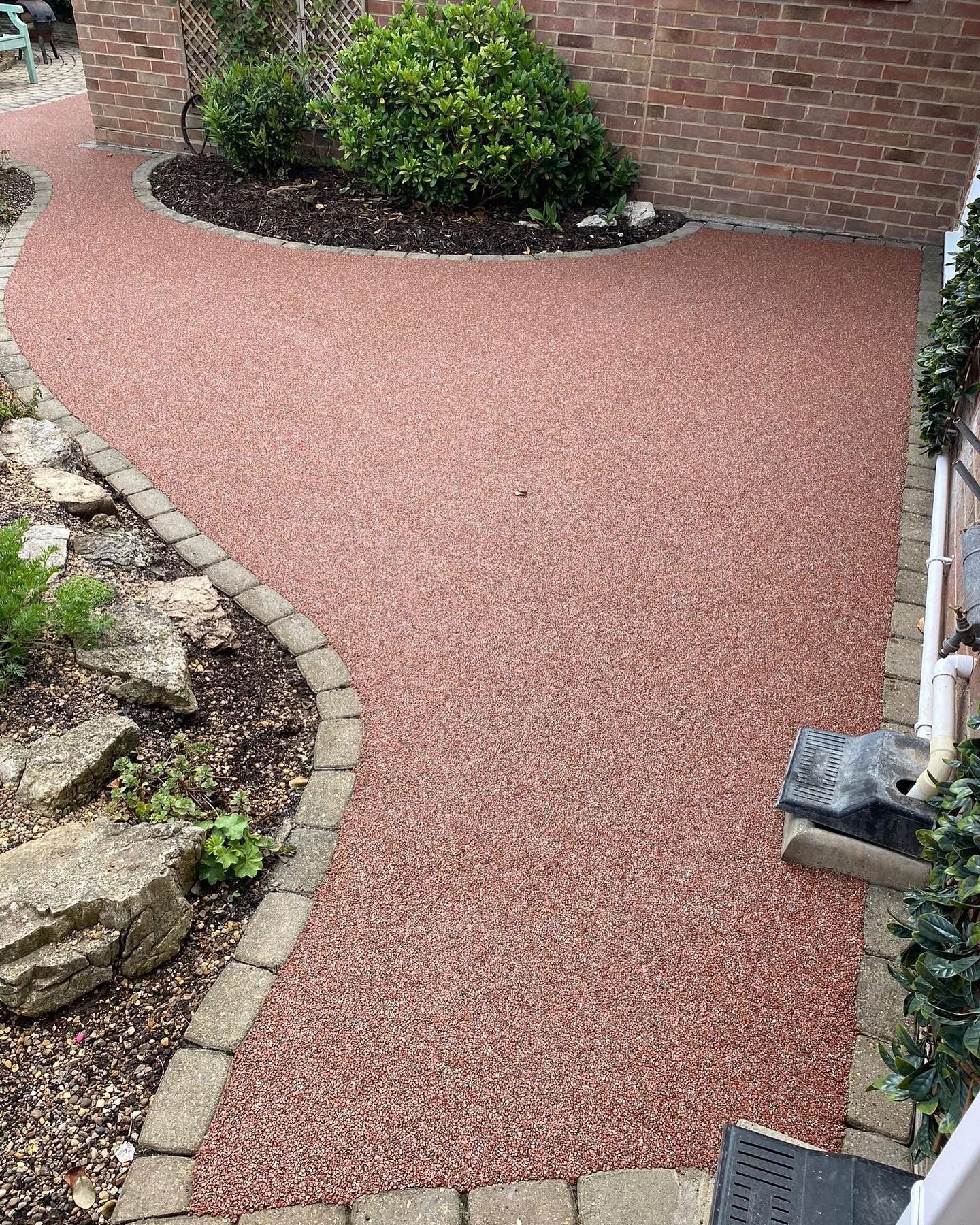 Resin bound gravel driveway installed in Essex by Andy Harragan & Sons