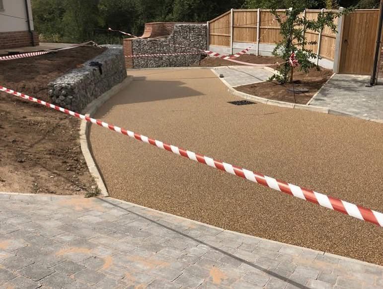 Resin bound gravel driveway installed in Essex by Andy Harragan & Sons