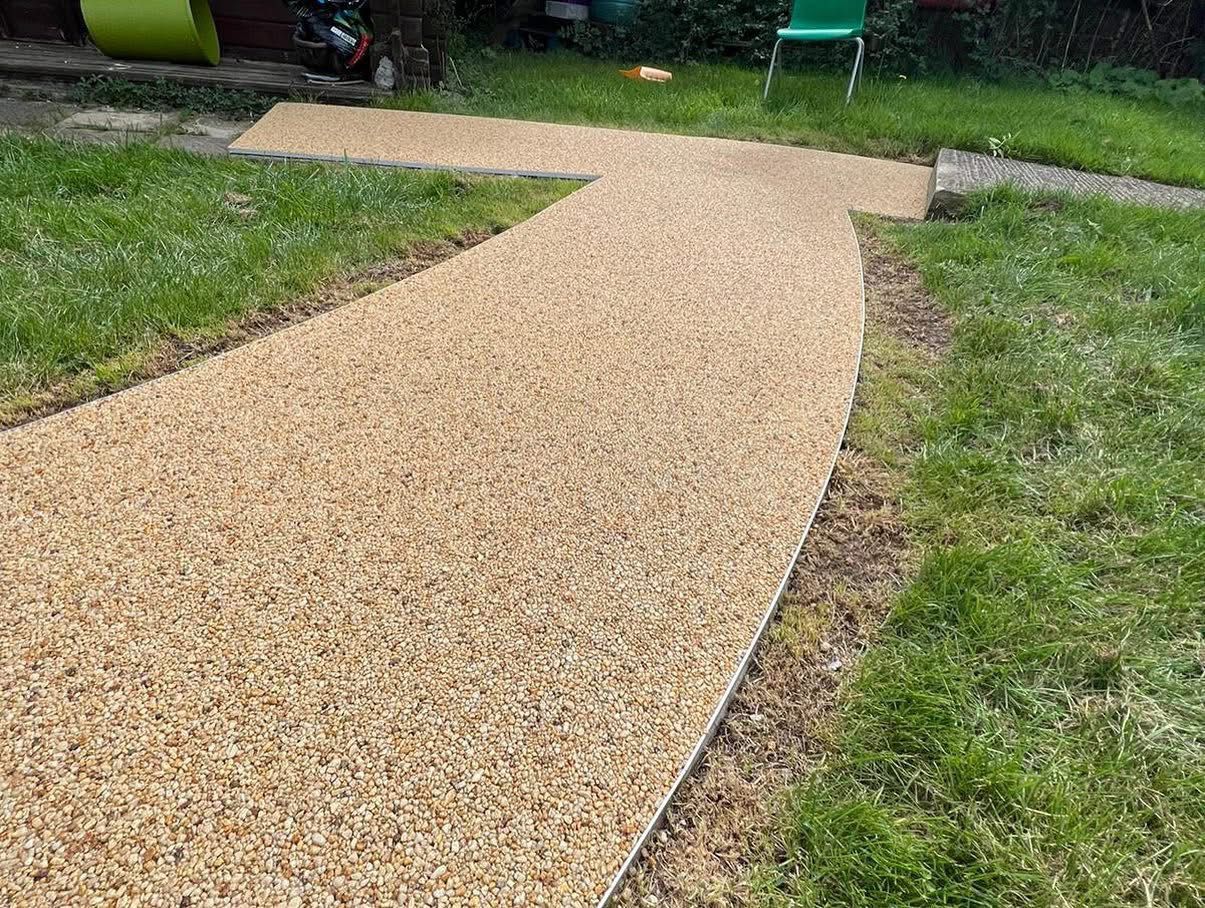 Resin bound gravel driveway installed in Essex by Andy Harragan & Sons