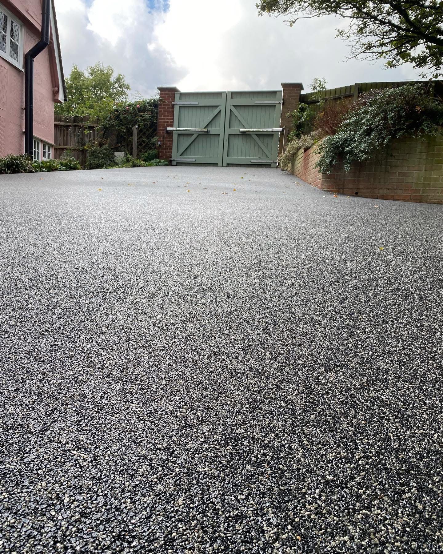 Resin bound gravel driveway installed in Essex by Andy Harragan & Sons