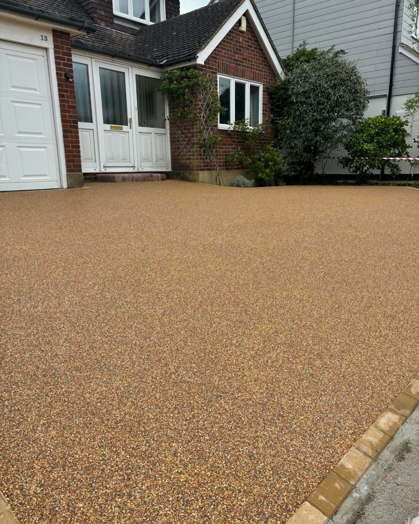 Resin bound gravel driveway installed in Essex by Andy Harragan & Sons
