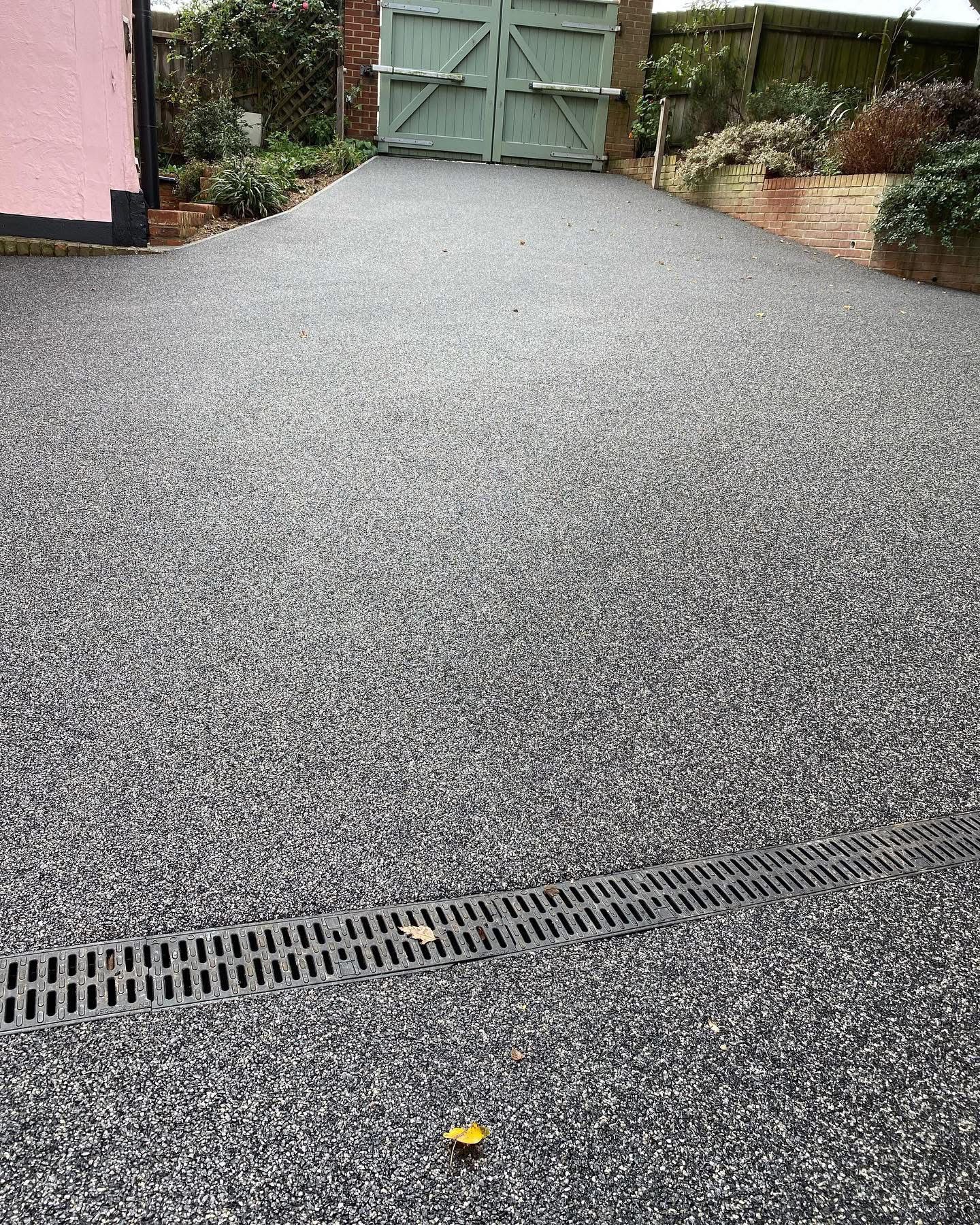 Resin bound gravel driveway installed in Essex by Andy Harragan & Sons