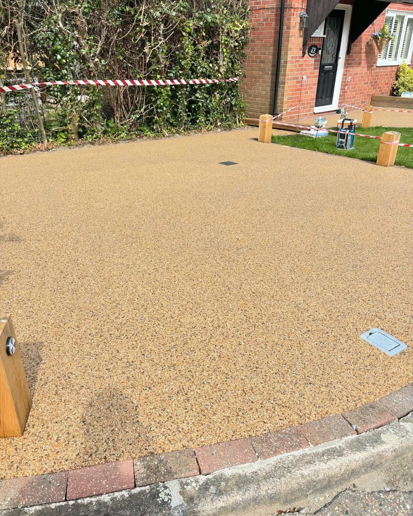 Resin bound gravel driveway installed in Essex by Andy Harragan & Sons