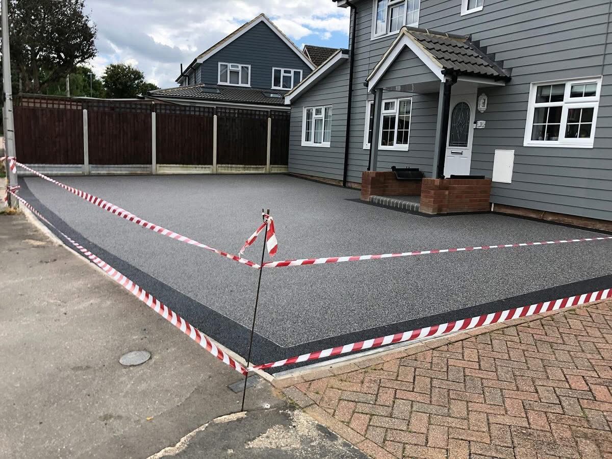 Resin bound gravel driveway installed in Essex by Andy Harragan & Sons
