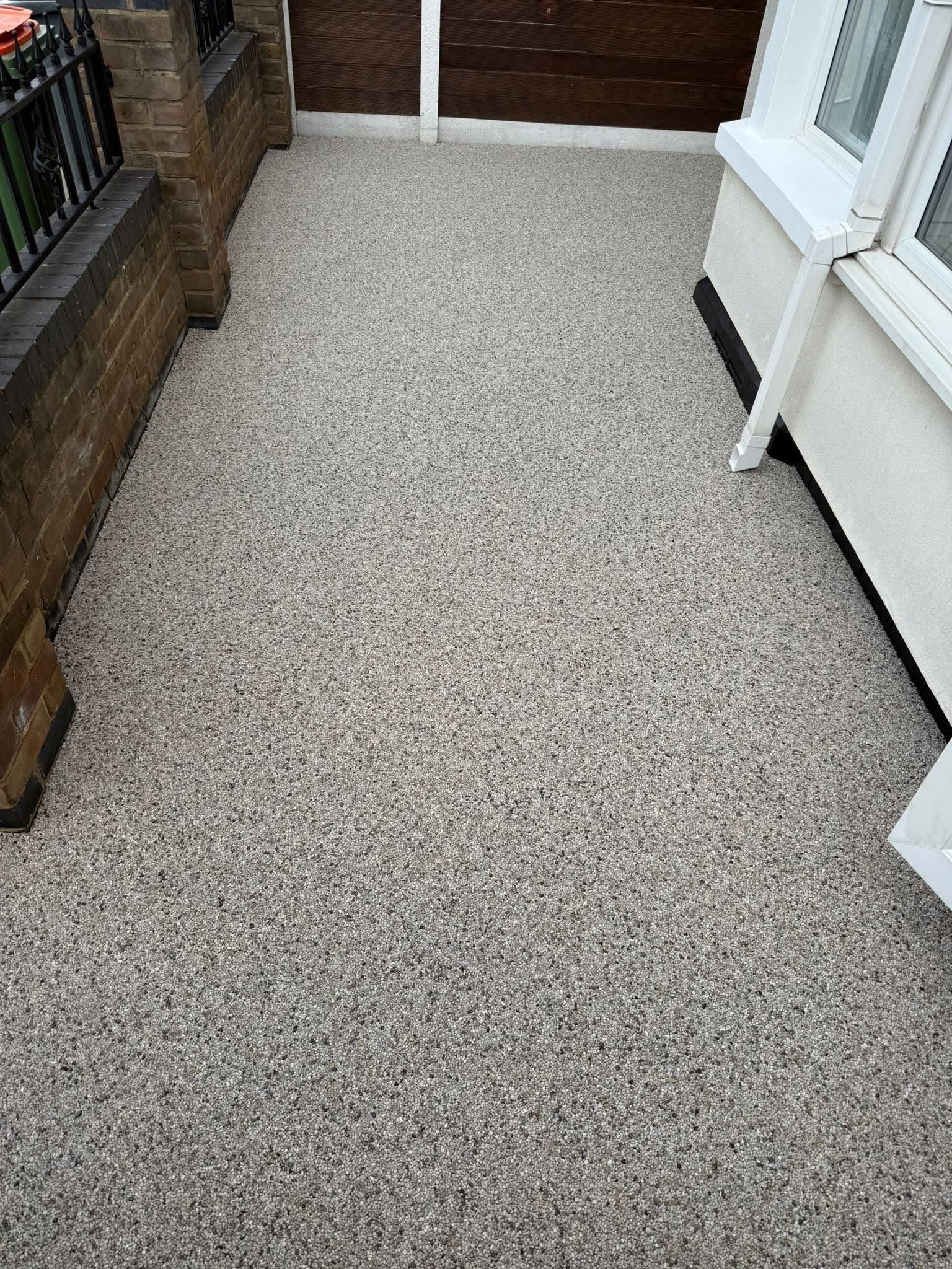 Resin bound gravel driveway installed in Essex by Andy Harragan & Sons