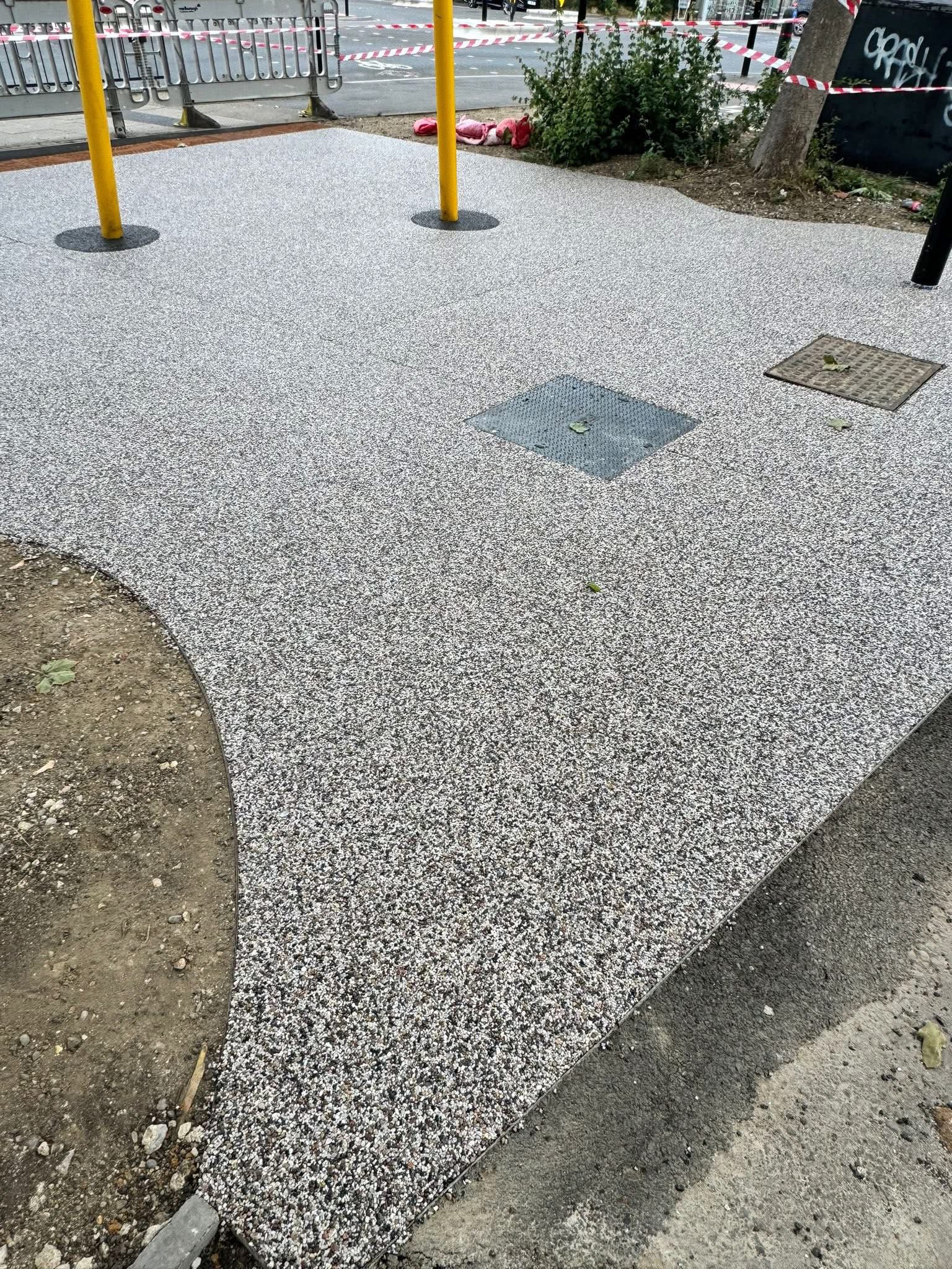 Resin bound gravel driveway installed in Essex by Andy Harragan & Sons