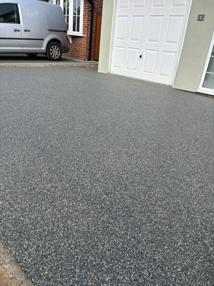 Resin bound gravel driveway installed in Essex by Andy Harragan & Sons