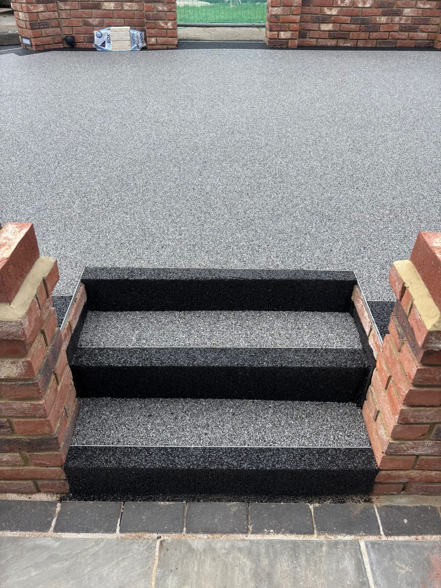 Resin bound gravel driveway installed in Essex by Andy Harragan & Sons