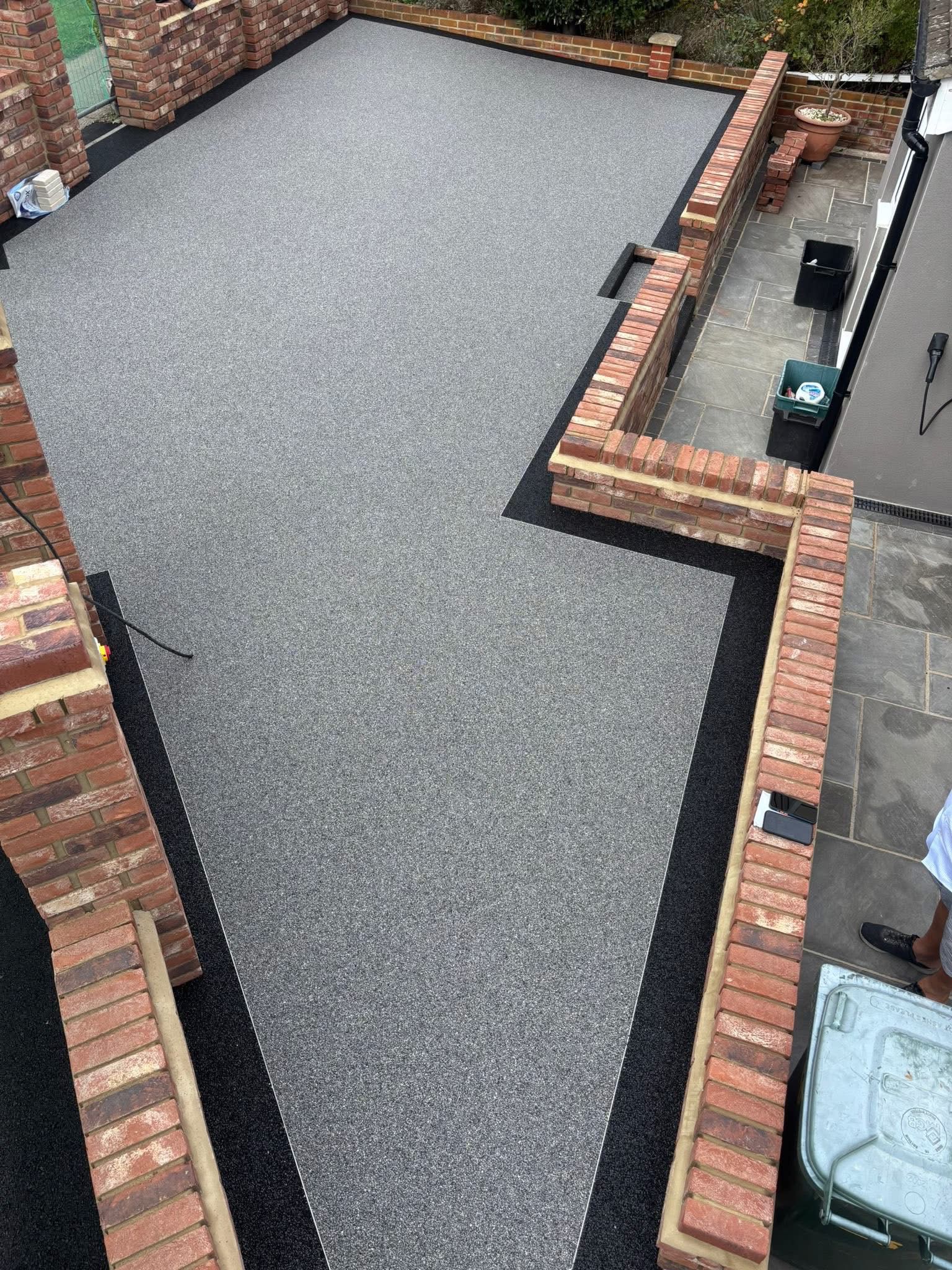 Resin bound gravel driveway installed in Essex by Andy Harragan & Sons