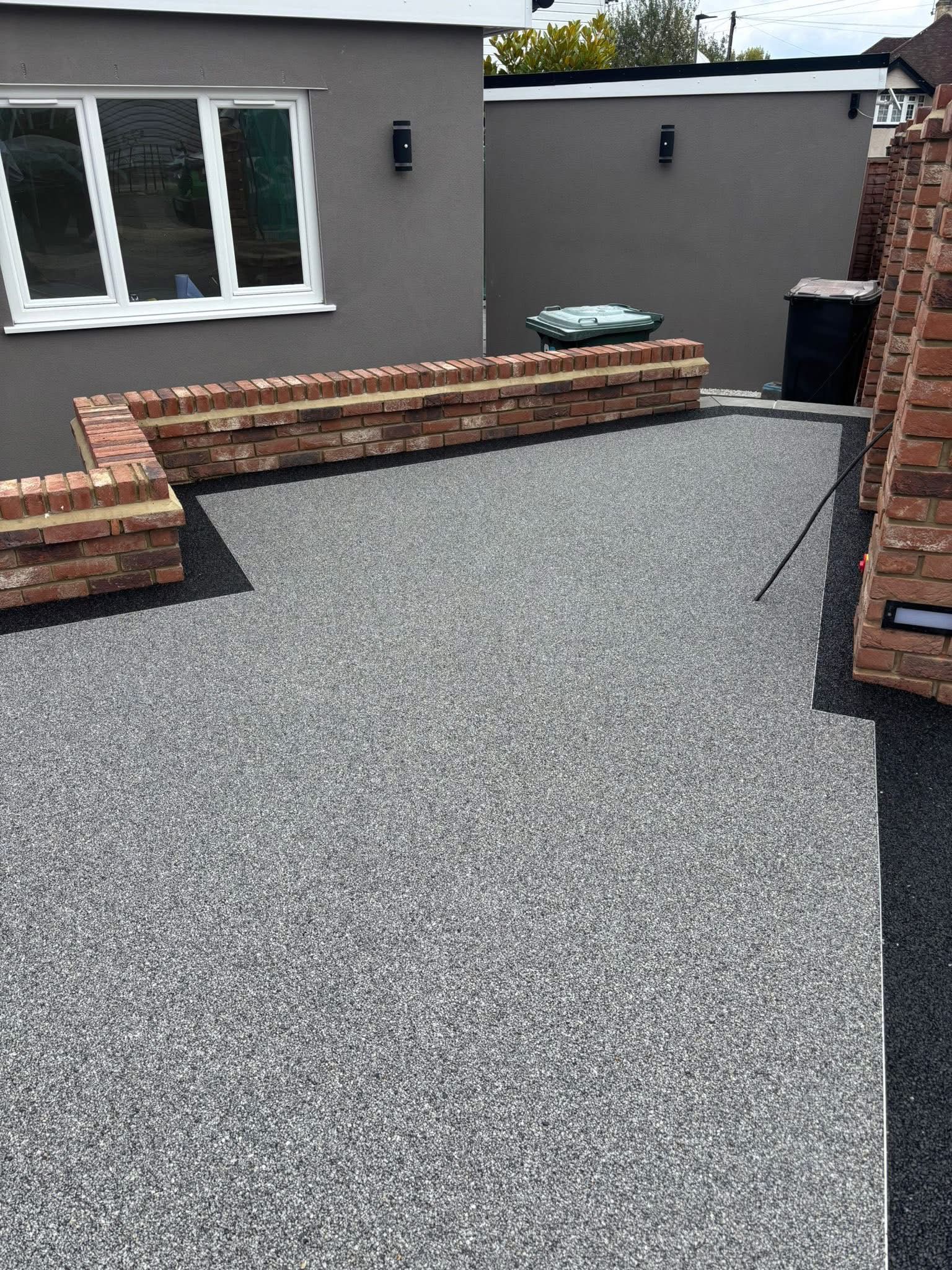 Resin bound gravel driveway installed in Essex by Andy Harragan & Sons
