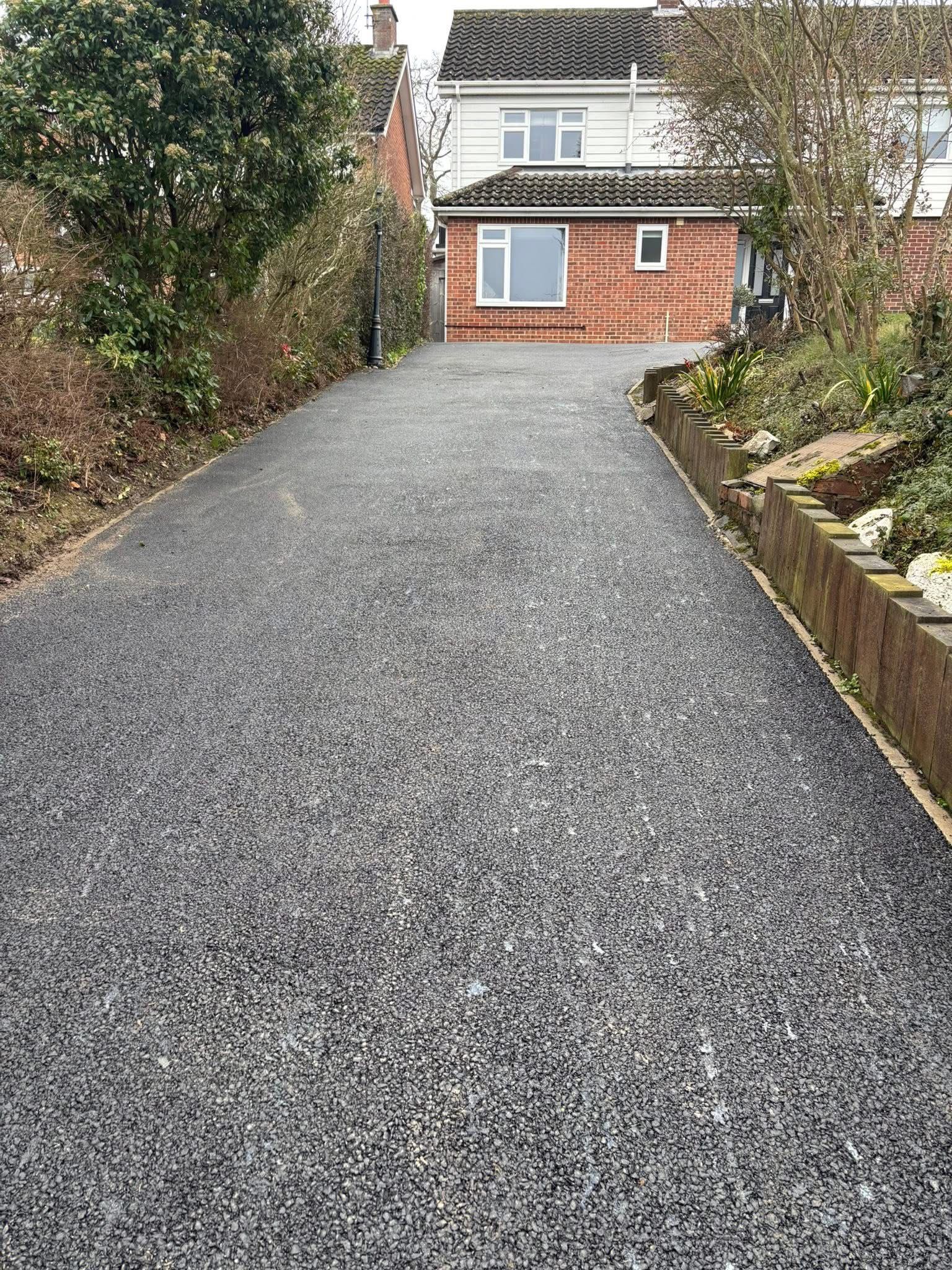 Resin bound gravel driveway installed in Essex by Andy Harragan & Sons