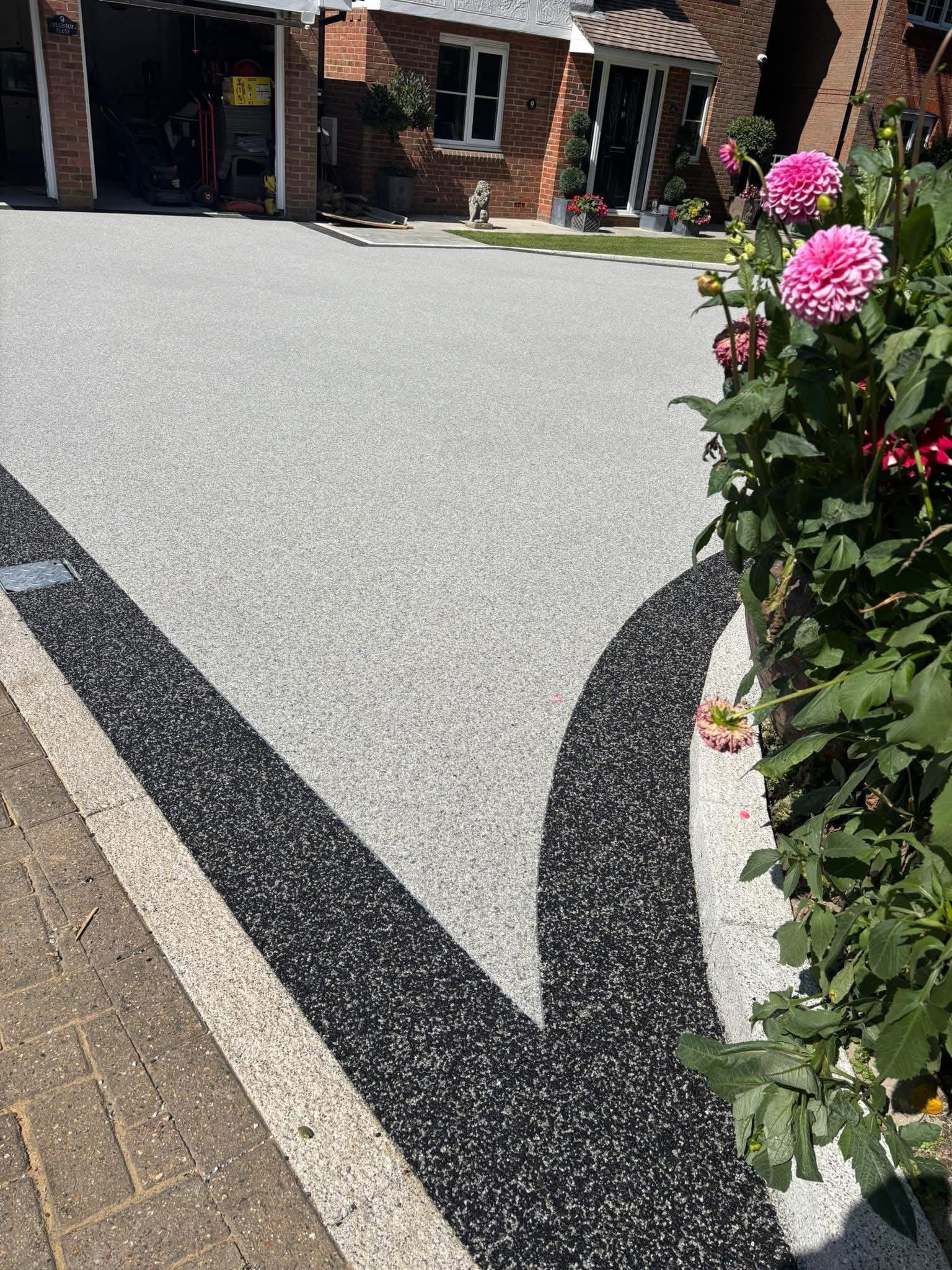 Resin bound gravel driveway installed in Essex by Andy Harragan & Sons